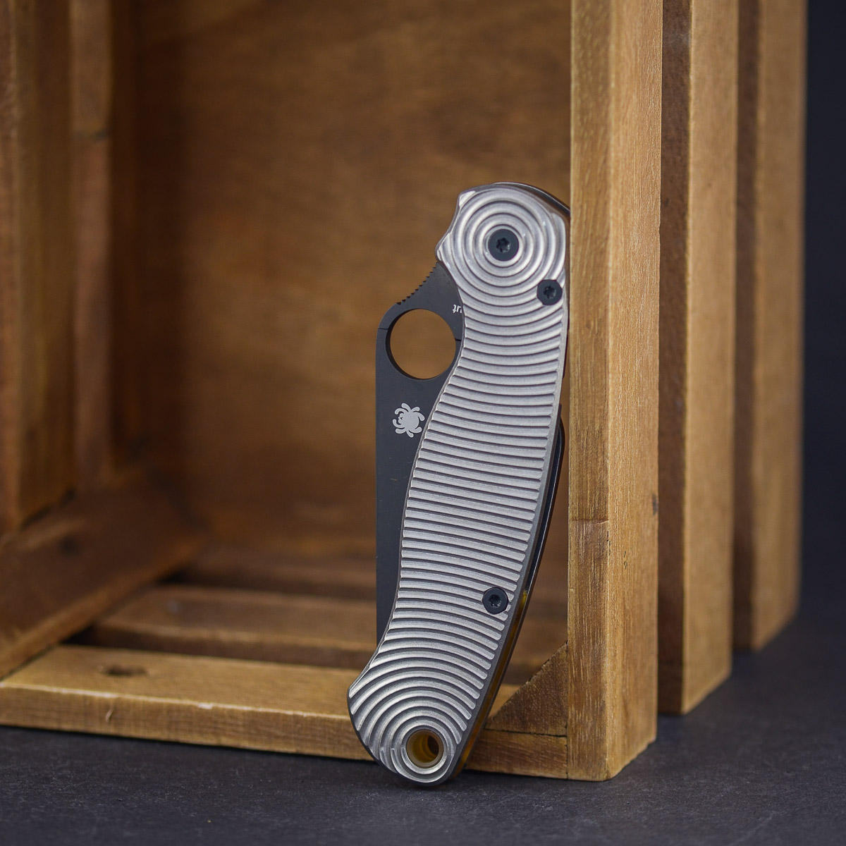 Spyderco Para Military 2 Salt Black G10 CPM Magnacut X RGT Rippel Titanium & Ultem Spacer – Image 4
