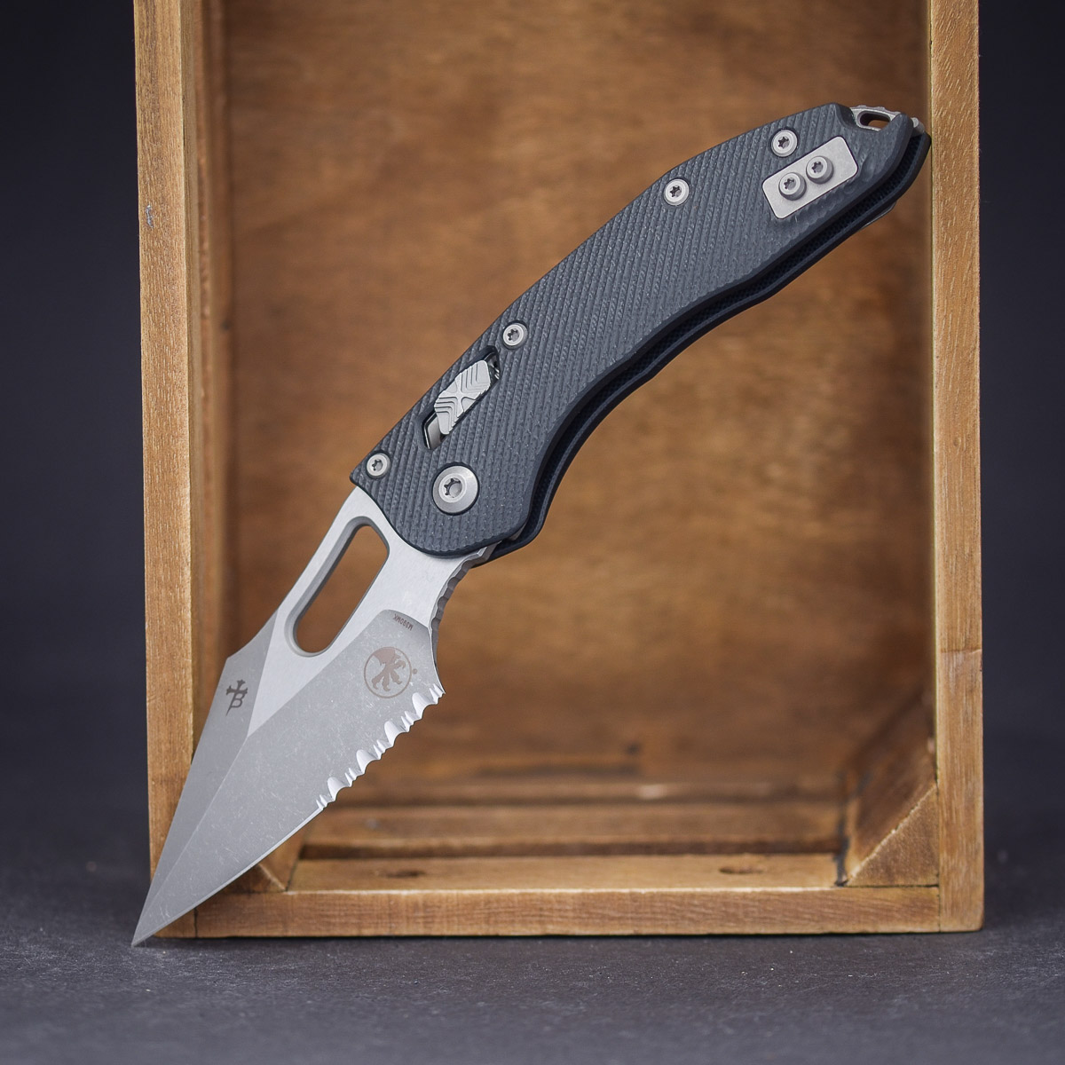 Microtech Stitch Apocalyptic Fluted G10 Black Cover Partial Serrated Klinge, Messer, Waffe, Dolch