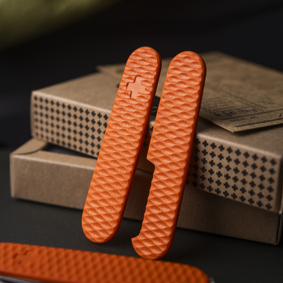 Daily Customs 91.2 Cross Cut G10 orange - Knife Lounge Exclusive Daily Customs 91.2 Cross Cut G10 orange - Knife Lounge Exclusive