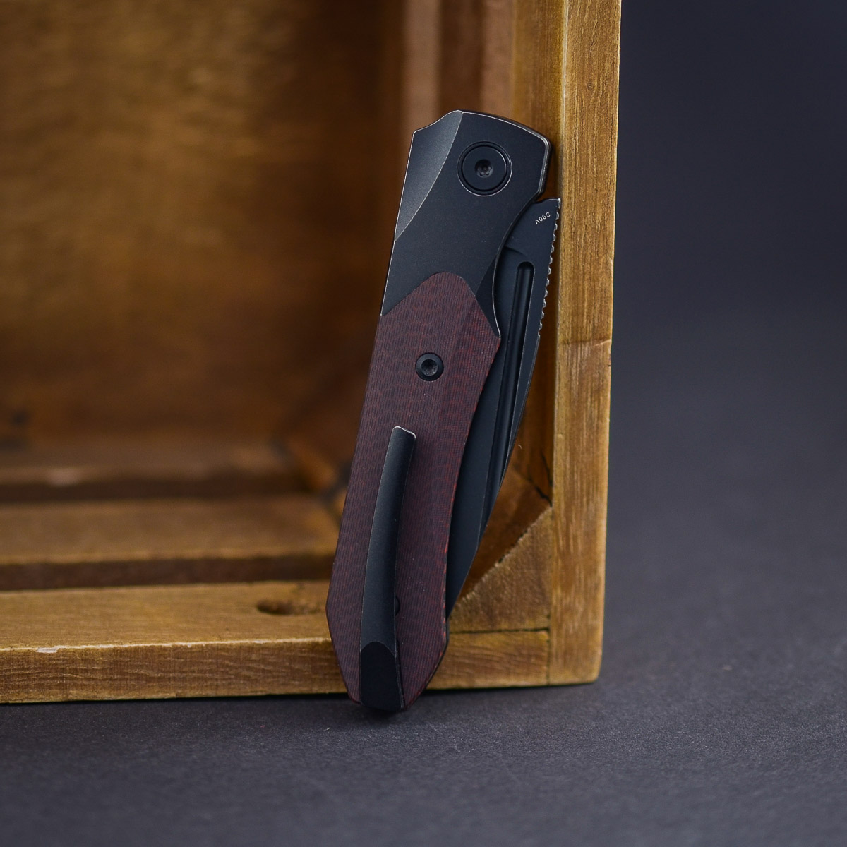 Griffin 1946 Slipjoint Burgundy Carbon Fibre  – Bild 1