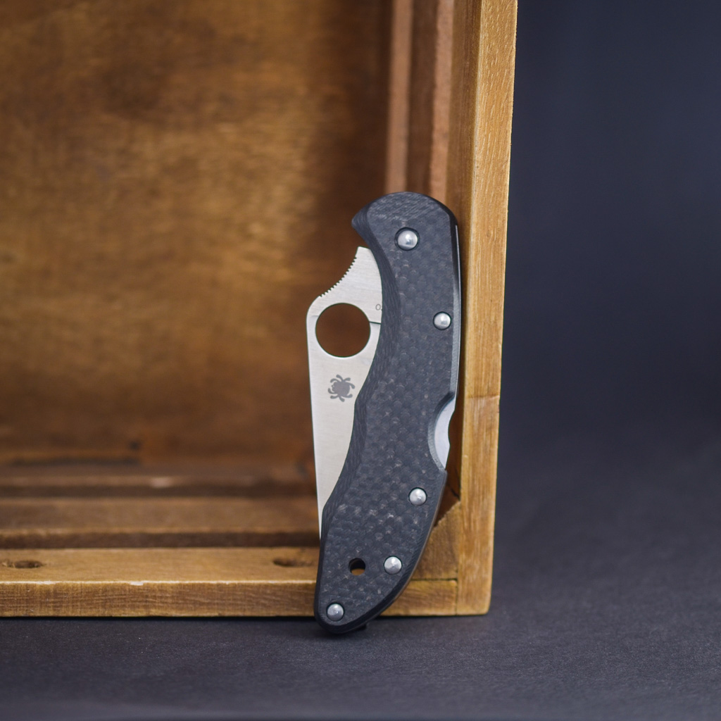 Spyderco Delica 4 K390 X Flytanium Carbon Fiber – Image 2