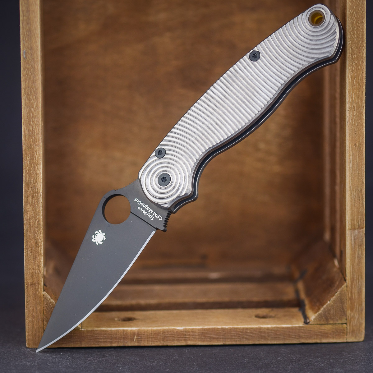 Spyderco Para Military 2 Salt Black G10 CPM Magnacut X RGT Rippel Titanium & Ultem Spacer
