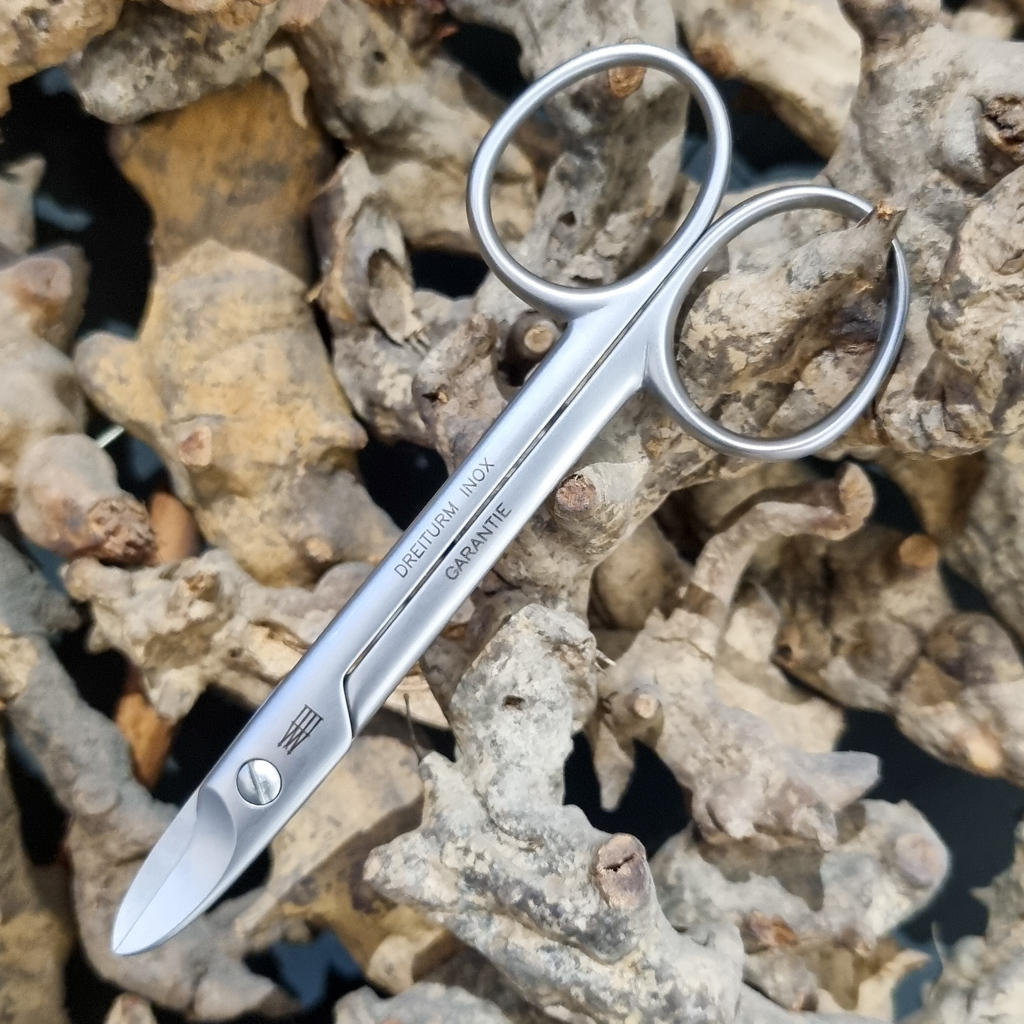 Sturdy nail scissors 10.2 cm