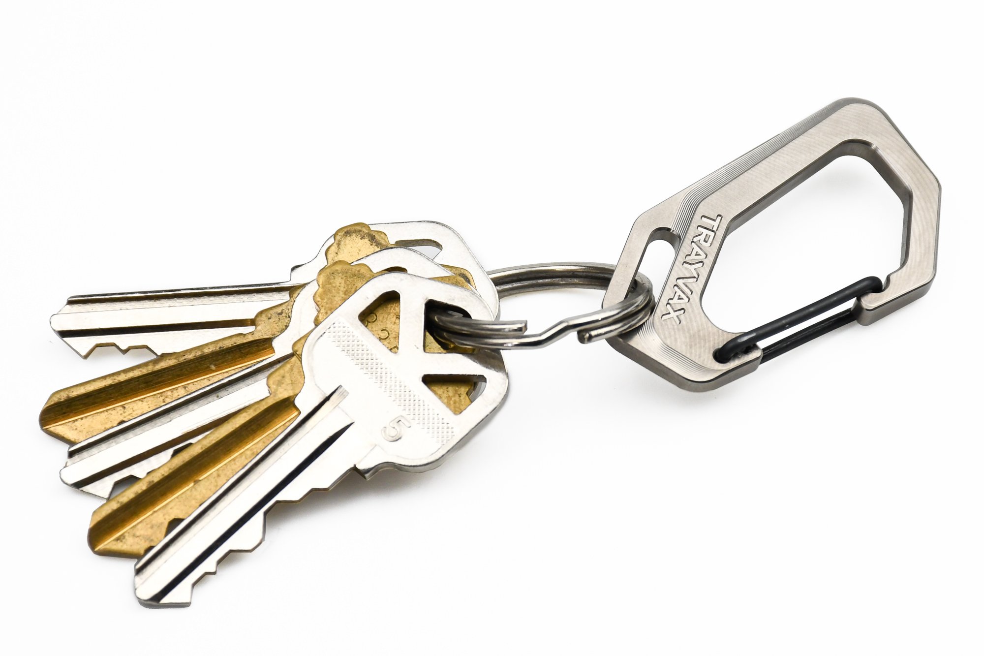 trayvax-carabiner-titanium-4_2000xOaSxKTNQHTAFJ