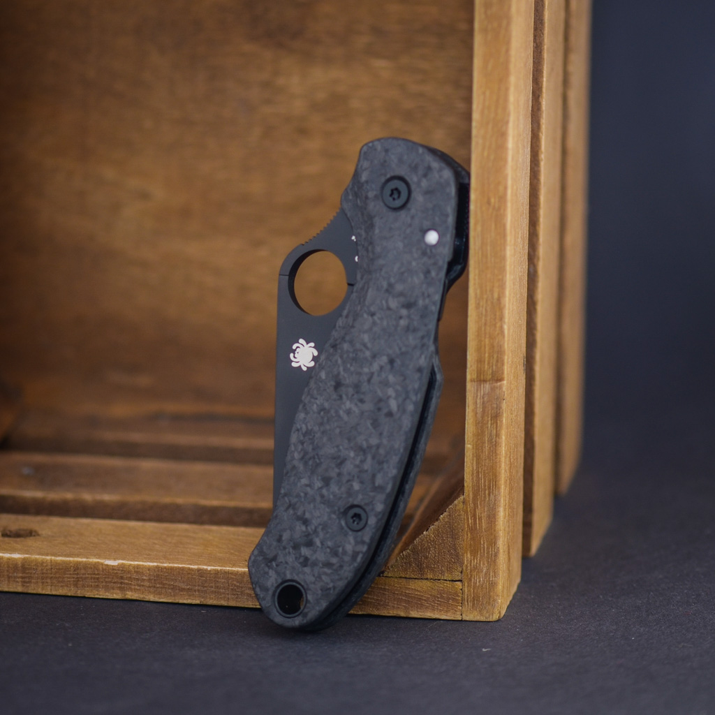 Spyderco Para 3 X Flytanium Carbon Fiber Lotus  – Image 1