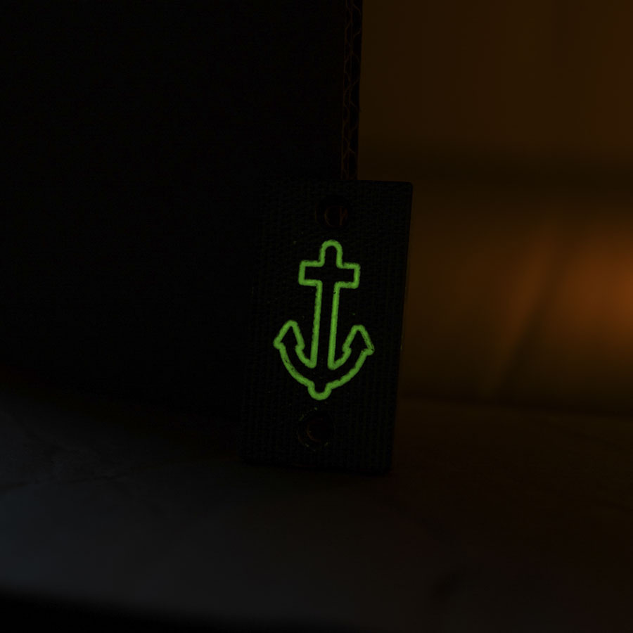 Crowgear Don’t Worry Stone Inlay “Anchor” – Glow in the Dark – Image 1