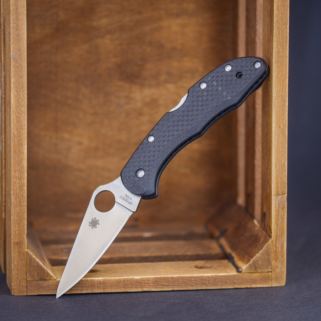 Spyderco Delica 4 K390 X Flytanium Carbon Fiber – Image 1